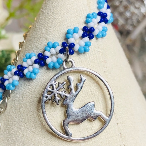 Christmas Holiday Bracelet Charms Silver Blue White Snowflake Beaded Woven NW - Picture 3 of 7